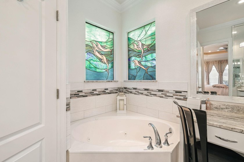 Fully renovated, turnkey beach home in the highly sought-after - photo 22