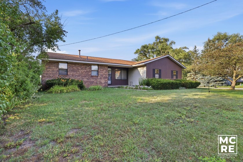 Experience the perfect blend of tranquil lakefront living and - photo 3