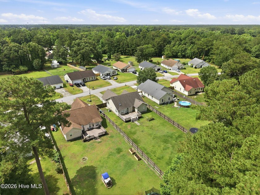 Welcome to this beautifully updated 3-bedroom, 2-bath home - photo 45