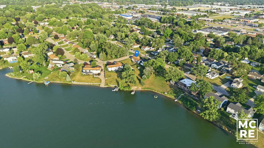 Experience the perfect blend of tranquil lakefront living and - photo 10