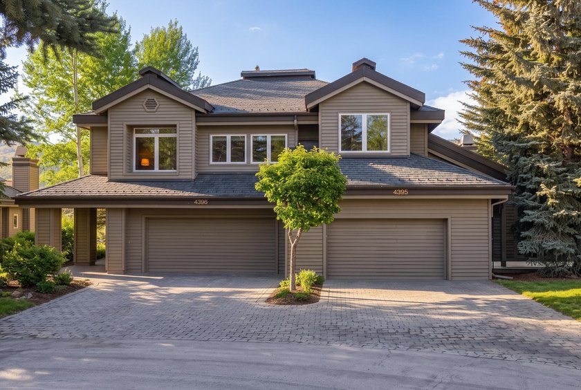 Beautifully remodeled 4BD/4BA Fairway Nine townhome. Renovated - photo 2