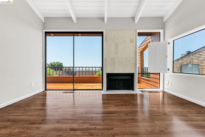 Views, views, views of the San Francisco Bay! Updated 2-bedroom - photo 4