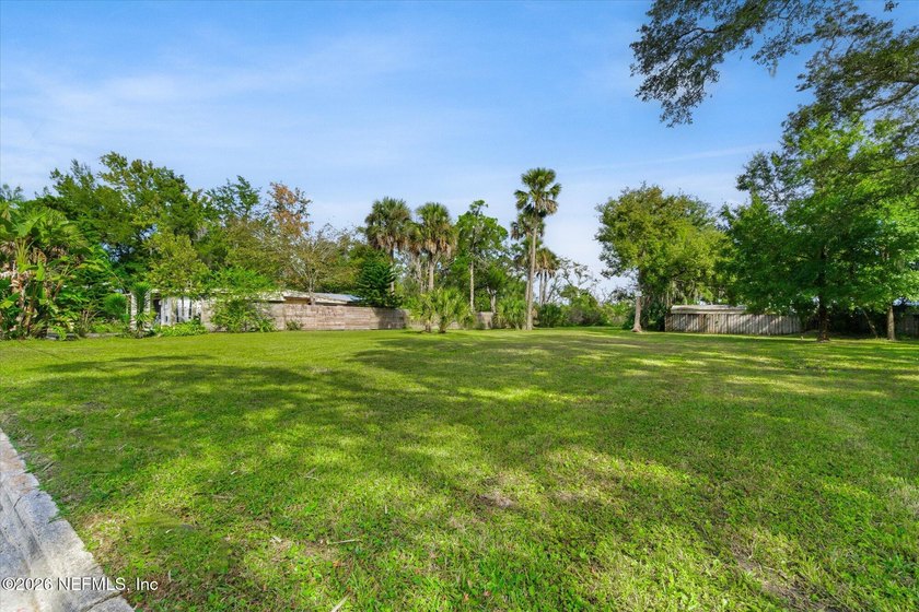 Rare development opportunity consisting of two adjacent RG-1 -- - photo 3
