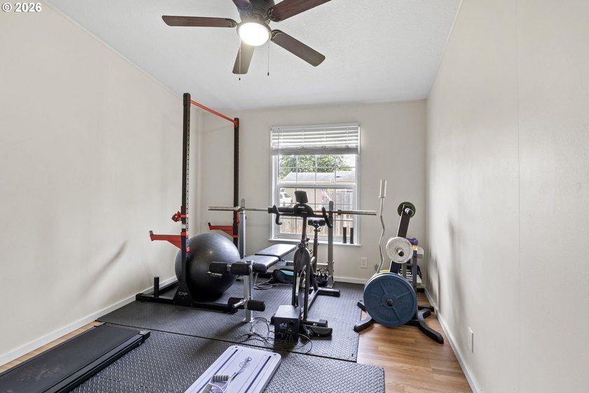 3 bed, 2 bath Fleetwood home with a nice open layout. The - photo 20