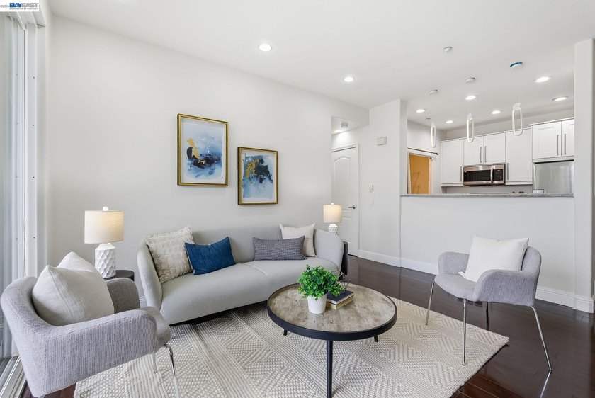 Welcome to the highly sought-after Monte Vista community! This - photo 4