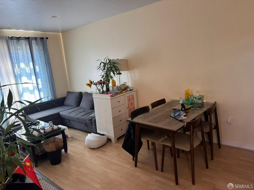 Desirable unit located in a wonderful, thriving neighborhood - photo 4