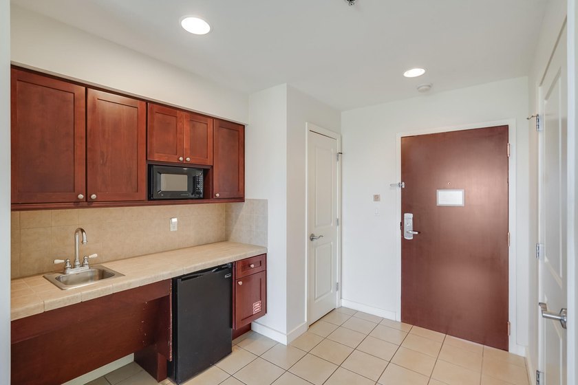 Experience the best of coastal resort living with this - photo 13