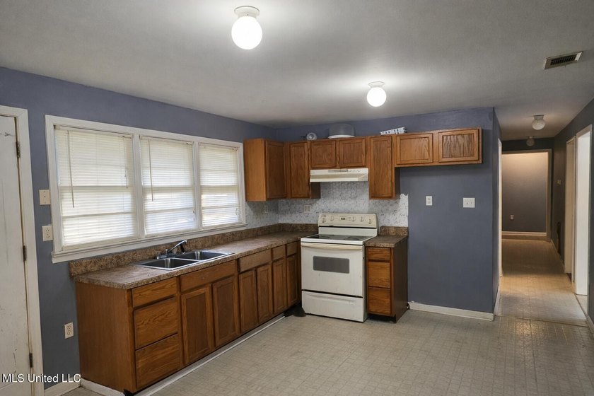 This livable fixer upper offers a great opportunity for buyers - photo 2