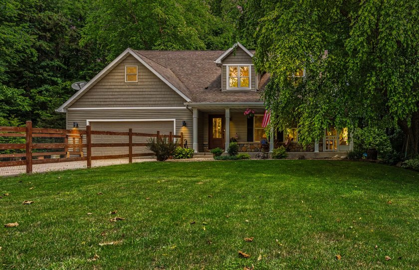 Just a perfect country home set on almost 10 acres, with a 20x40 - photo 2