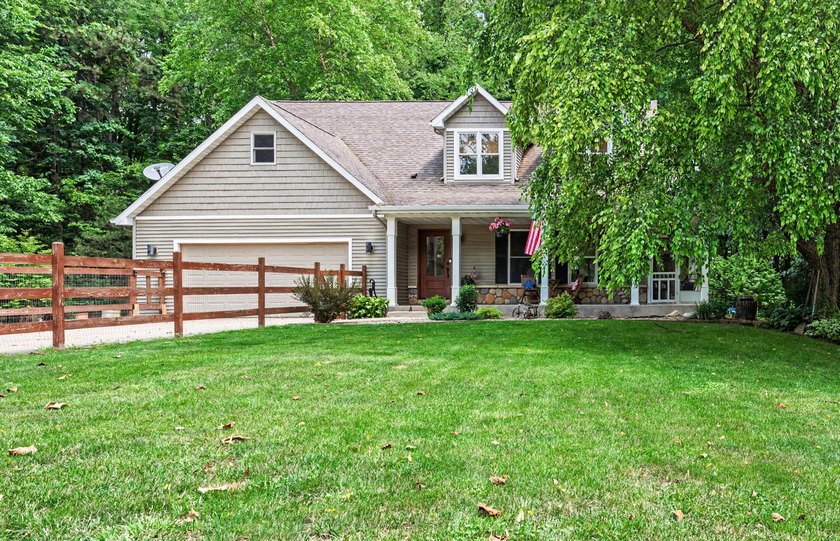 Just a perfect country home set on almost 10 acres, with a 20x40 - photo 6