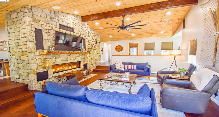 LAKEFRONT LIVING, WITH SWEEPING, PANORAMIC LAKE &amp; MOUNTAIN - photo 9