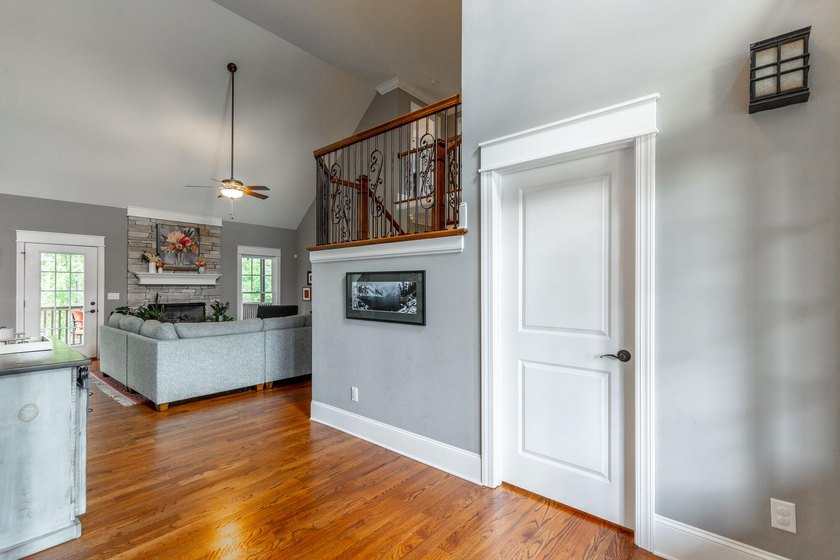 Welcome to this Beautifully designed home, built on 2017 - photo 4