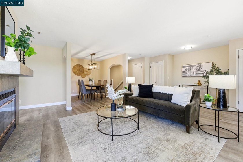 Spacious Lafayette Pointe condominium featuring 3 bedrooms, 2 - photo 3