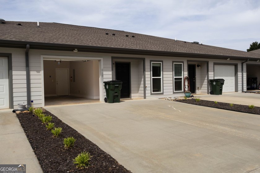Welcome home to this amazing townhouse inside the city limits of - photo 5