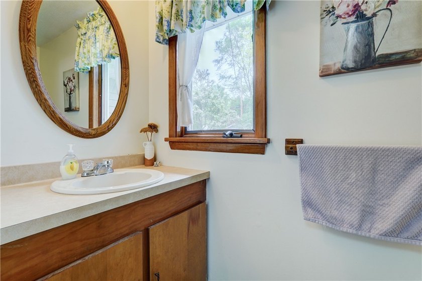 Updated and well-maintained 3-bedroom Ranch in desirable - photo 29