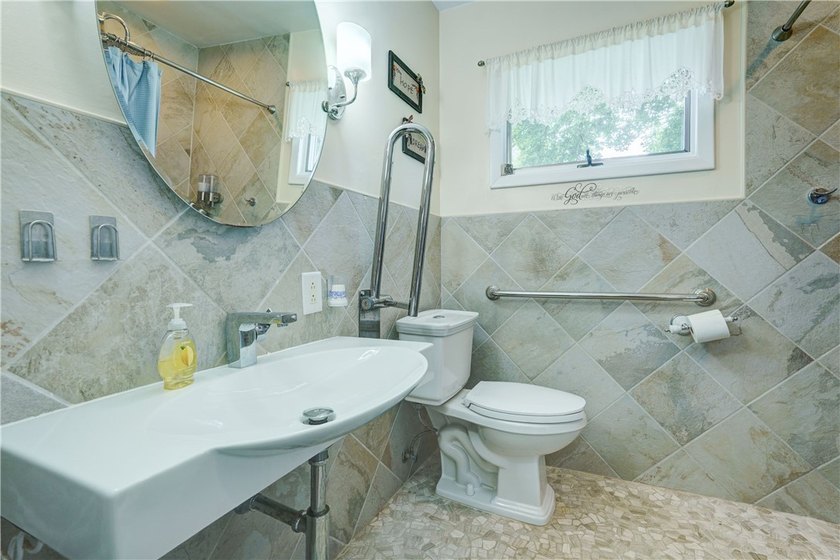 Updated and well-maintained 3-bedroom Ranch in desirable - photo 38