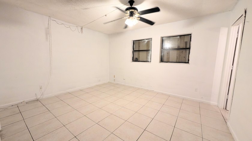 Spacious 4-bedroom, 3-bath home situated on a generous 0.21-acre - photo 3