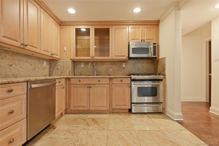 Welcome to this spacious 2-bedroom, 2.5-bathroom condominium - photo 15