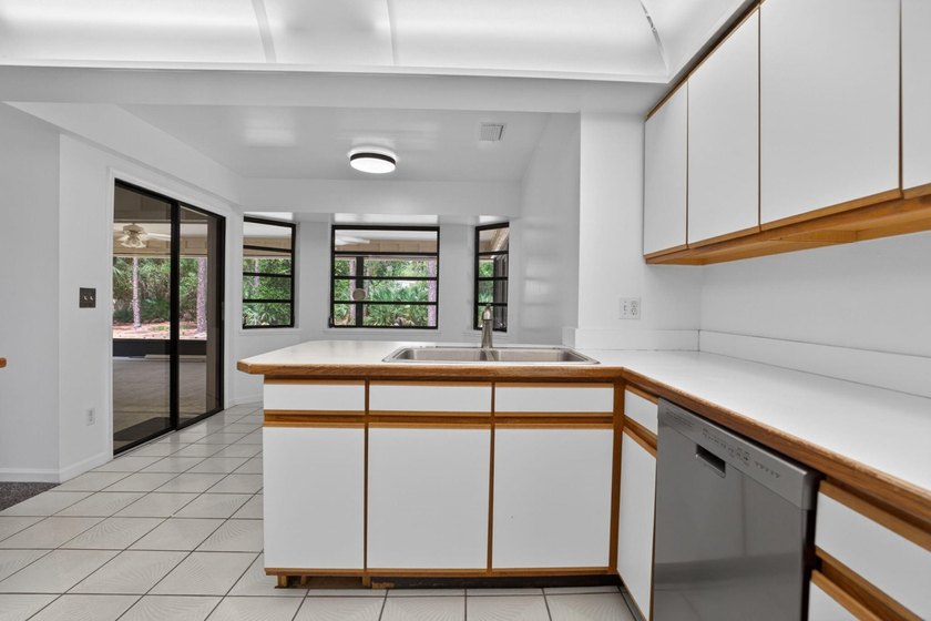 Enjoy peaceful country living in Jupiter Farms with this - photo 24
