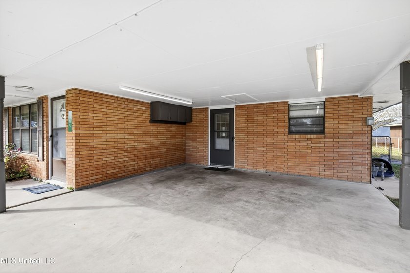 This well-maintained 3-bedroom brick home in Long Beach offers a - photo 5