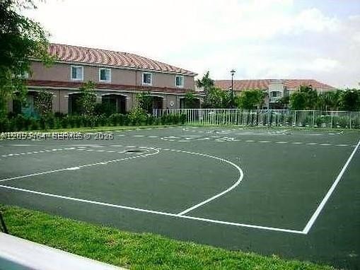 Beautiful and well-maintained 2BR/2.5BA townhome in the gated - photo 27