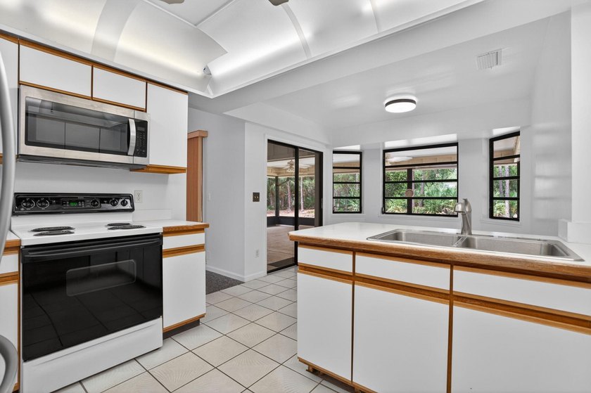 Enjoy peaceful country living in Jupiter Farms with this - photo 27