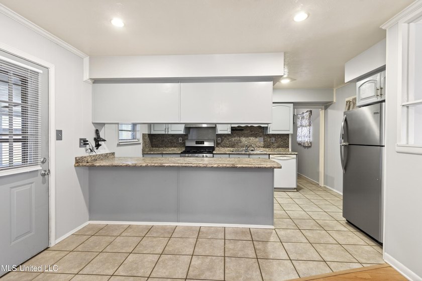 This well-maintained 3-bedroom brick home in Long Beach offers a - photo 10