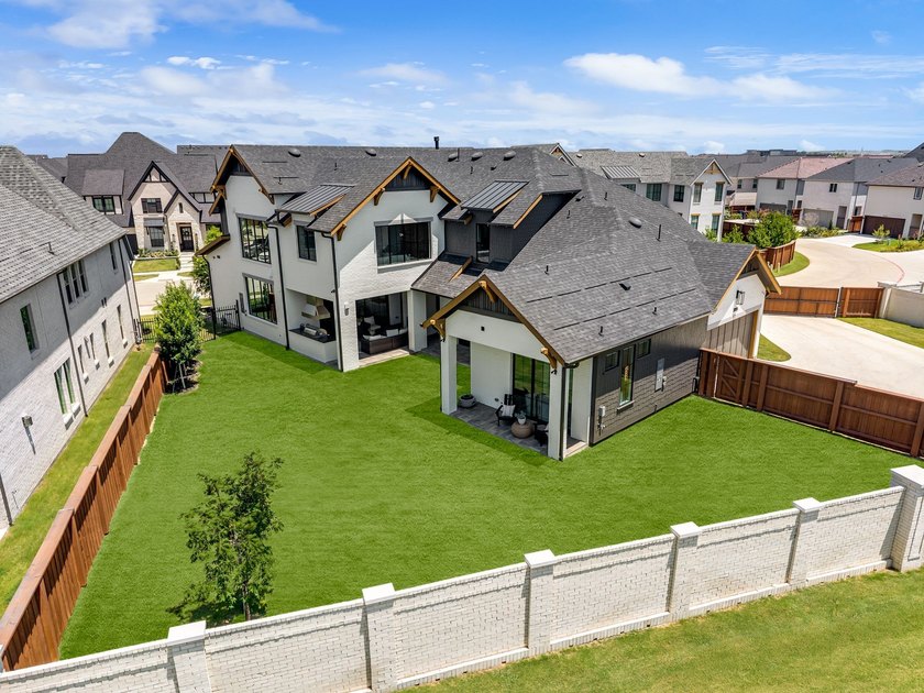 Experience elevated luxury in this gorgeous Huntington custom in - photo 36