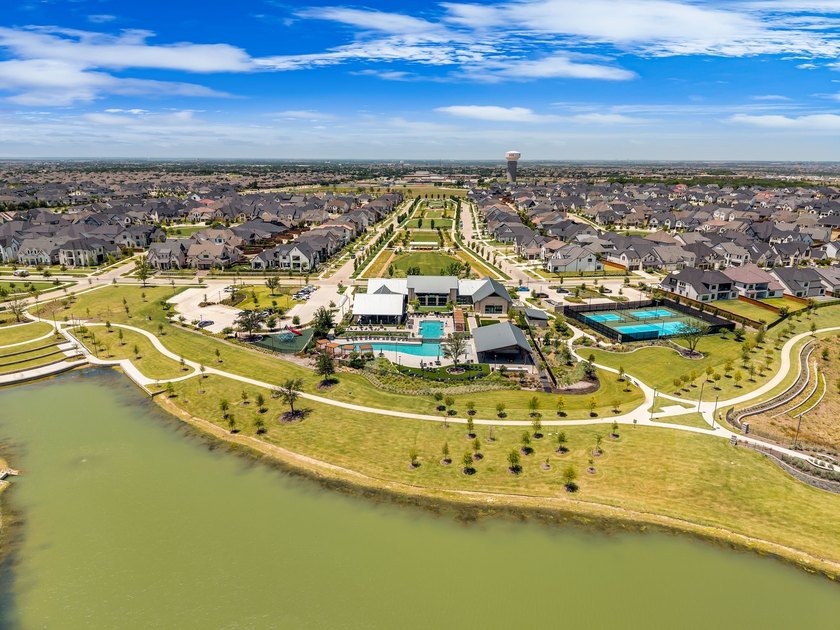 Experience elevated luxury in this gorgeous Huntington custom in - photo 39