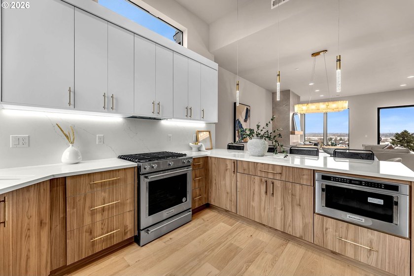 Luxurious New Construction Townhome. Move-In Ready. This - photo 11