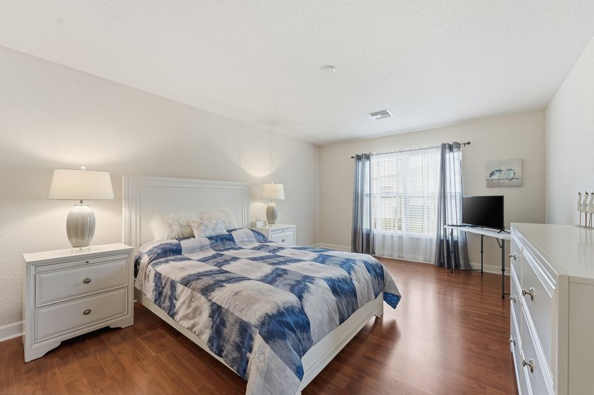 Welcome home to this pristine 2BR/2BA fully furnished residence - photo 12
