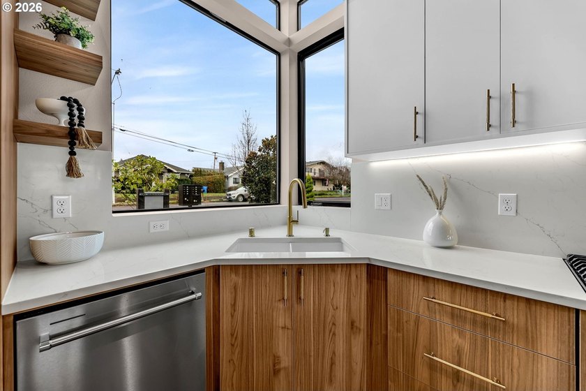 Luxurious New Construction Townhome. Move-In Ready. This - photo 12