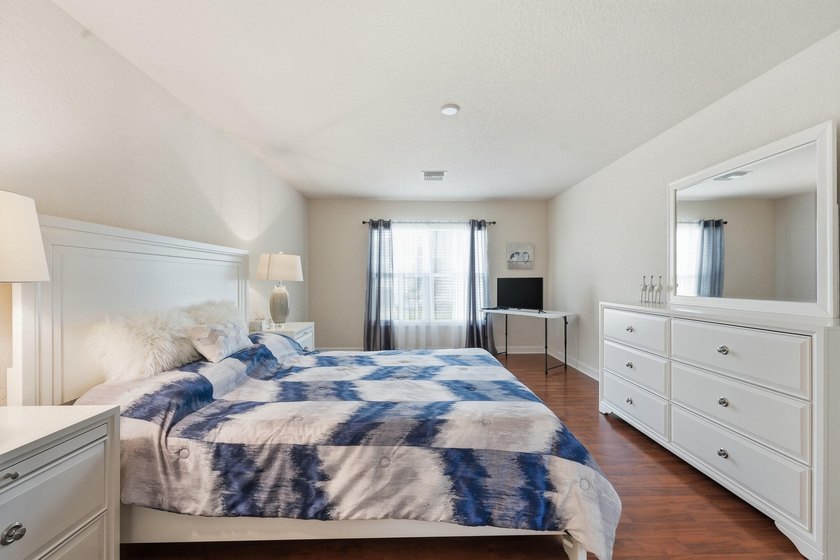 Welcome home to this pristine 2BR/2BA fully furnished residence - photo 13