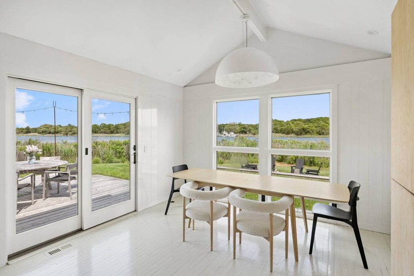 Where sweeping views over Three Mile Harbor meet the quiet charm - photo 16