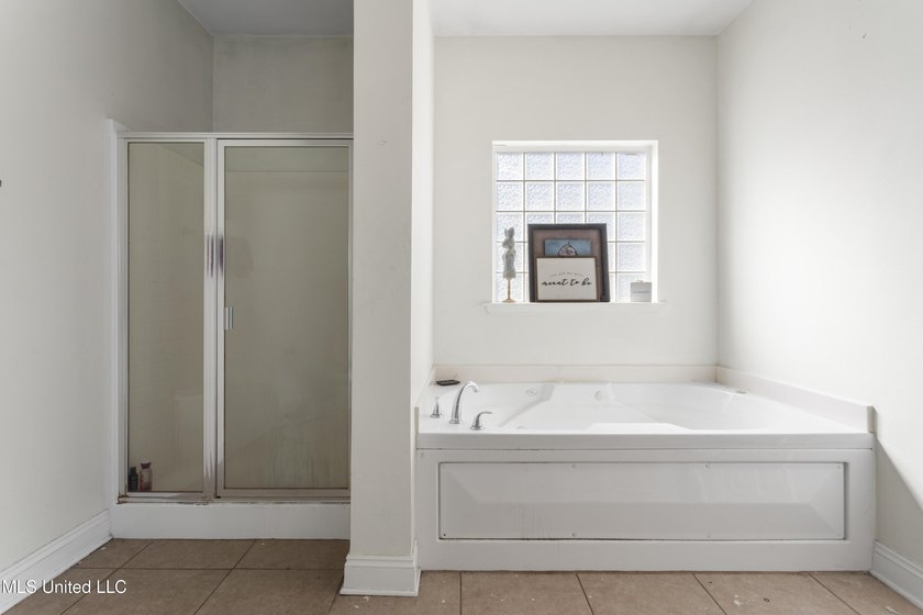 This spacious five-bedroom, three-and-a-half-bath - photo 23