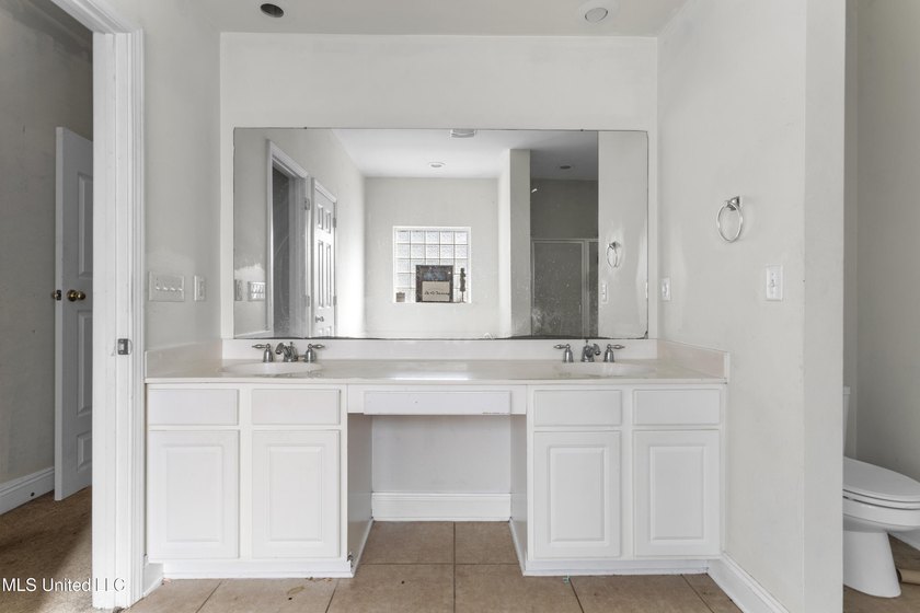 This spacious five-bedroom, three-and-a-half-bath - photo 24