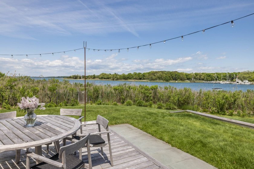 Where sweeping views over Three Mile Harbor meet the quiet charm - photo 24