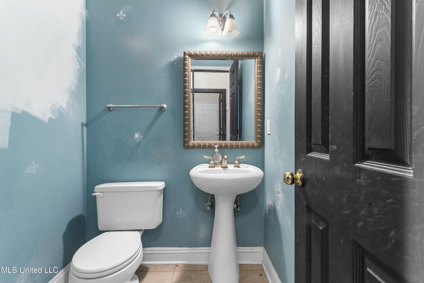 This spacious five-bedroom, three-and-a-half-bath - photo 25