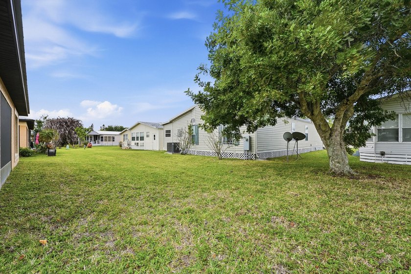 Welcome home to this pristine 2BR/2BA fully furnished residence - photo 25