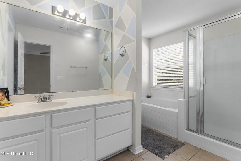 This spacious five-bedroom, three-and-a-half-bath - photo 30