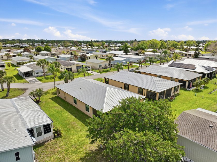 Welcome home to this pristine 2BR/2BA fully furnished residence - photo 34