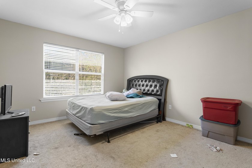 This spacious five-bedroom, three-and-a-half-bath - photo 35