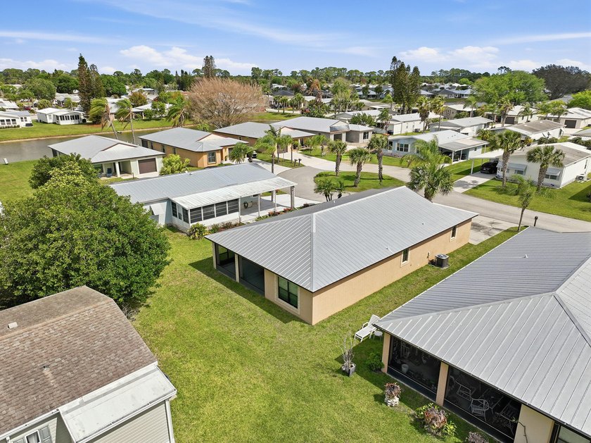 Welcome home to this pristine 2BR/2BA fully furnished residence - photo 36