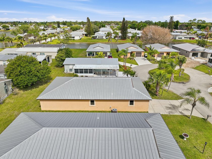 Welcome home to this pristine 2BR/2BA fully furnished residence - photo 37