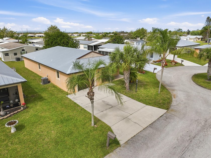 Welcome home to this pristine 2BR/2BA fully furnished residence - photo 38