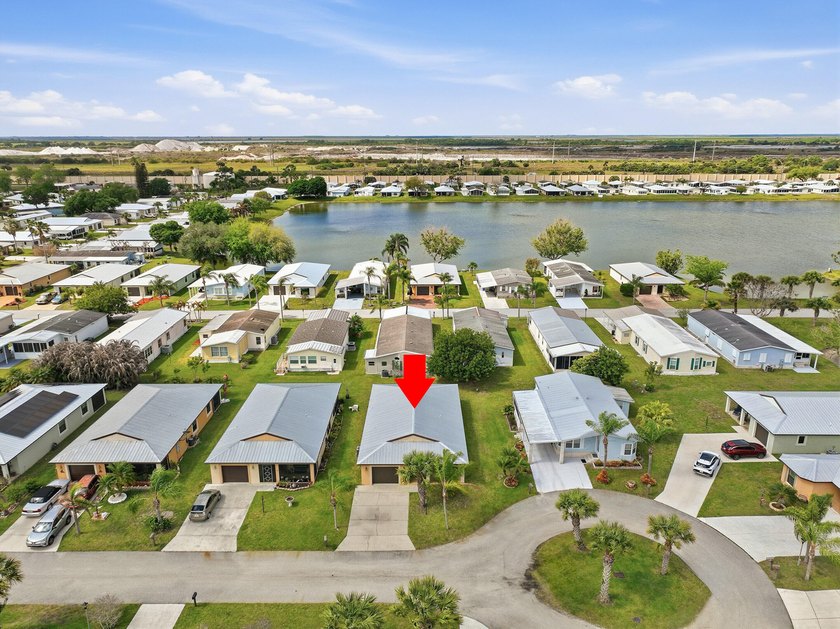 Welcome home to this pristine 2BR/2BA fully furnished residence - photo 39