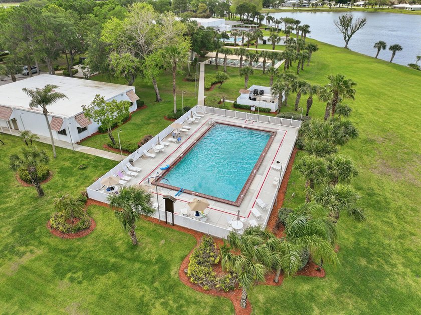 Welcome home to this pristine 2BR/2BA fully furnished residence - photo 44