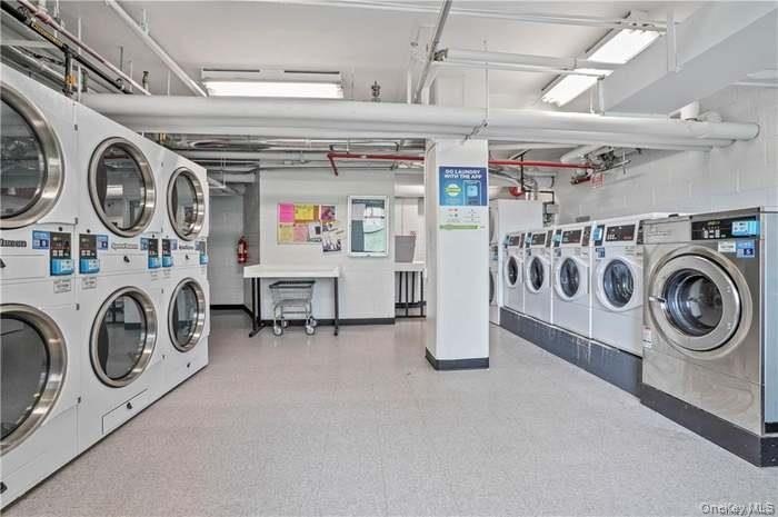 THIS UNIT HAS A SPECTACULAR VIEW OF THE CITY SKYLINE, LOCATED IN - photo 3