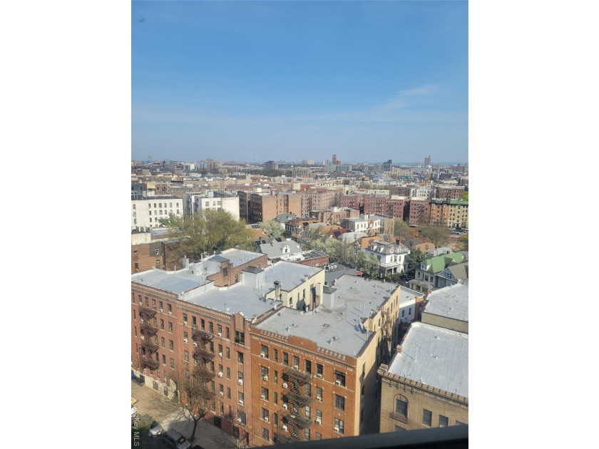 THIS UNIT HAS A SPECTACULAR VIEW OF THE CITY SKYLINE, LOCATED IN - photo 4