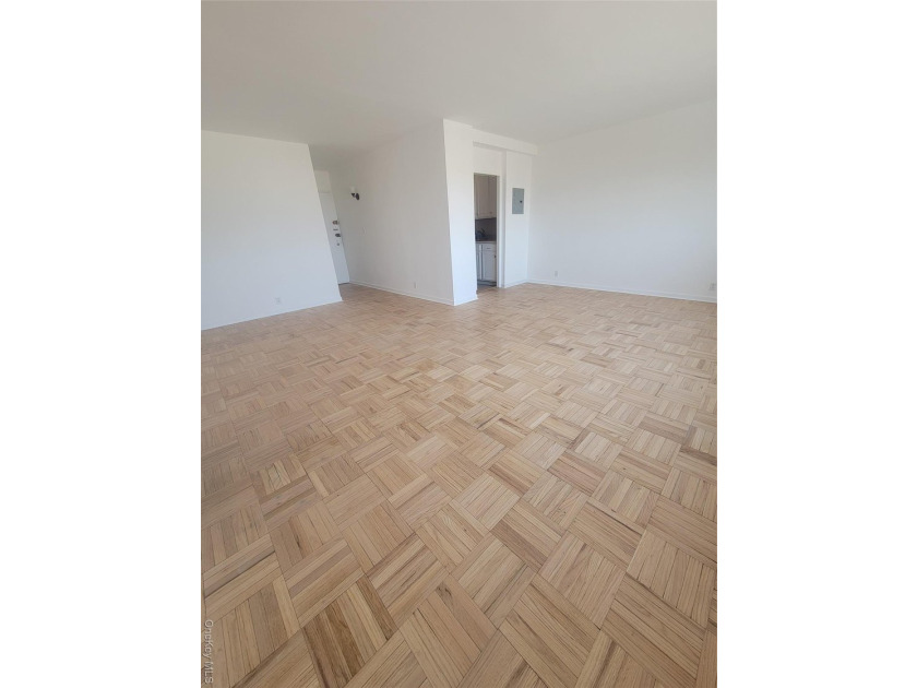 THIS UNIT HAS A SPECTACULAR VIEW OF THE CITY SKYLINE, LOCATED IN - photo 9